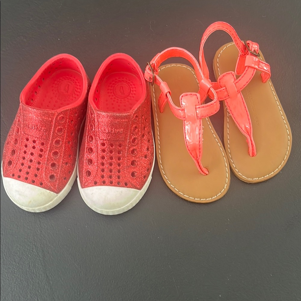 Native Red Sneakers Sporty Perforated Slip-On
